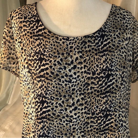 Leopard flowy dress size medium - Picture 2 of 12